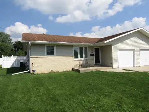 1304 N Randall Avenue, Janesville, WI 53545