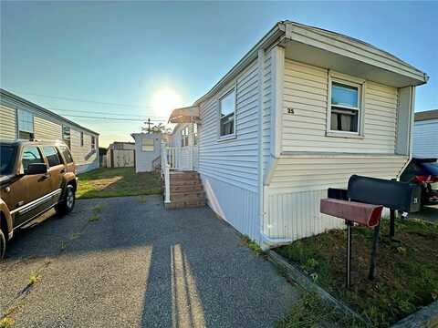 25 East Drive, East Providence, RI 02916