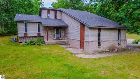 1825 W Sunset Drive, Roscommon, MI 48653