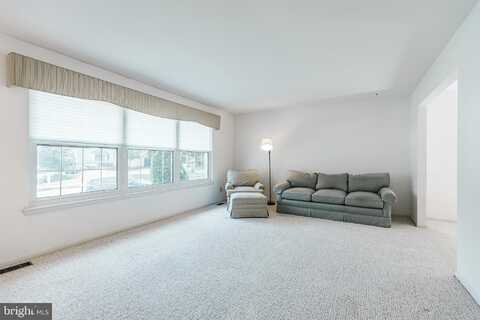 12 VICTORIA COURT, MOUNT LAUREL, NJ 08054