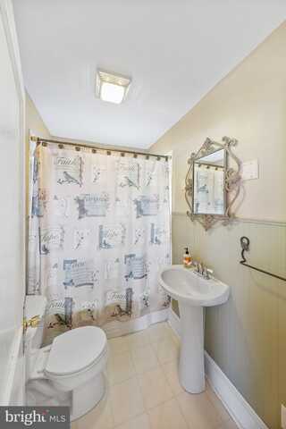 301 HAMILTON BLVD, WARSAW, VA 22572