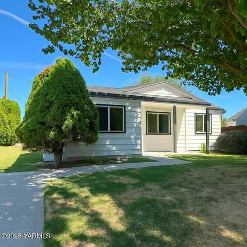 114 West Blvd, Granger, WA 98932