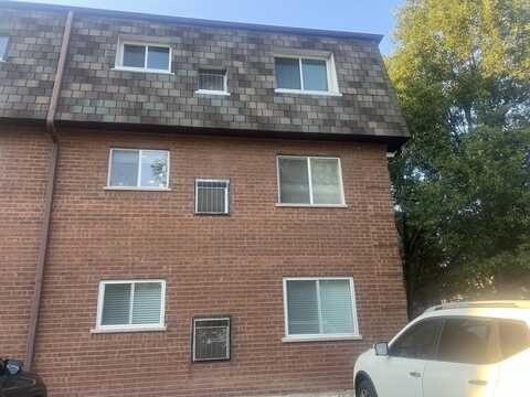 9352 Bay Colony Drive, Des Plaines, IL 60016