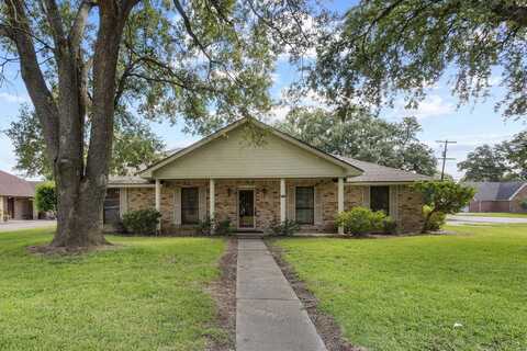 815 S 5 1/2 St, Nederland, TX 77627