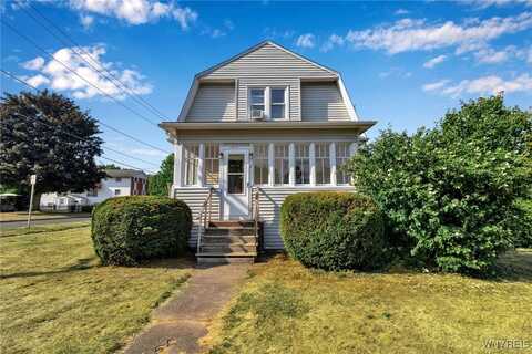 8 Maple Street, Shelby, NY 14103