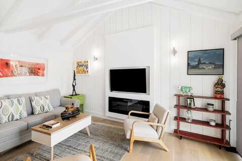 371 Commercial Street unit: 6, Provincetown, MA 02657