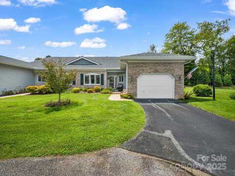 20 Country Meadows Lane, Hendersonville, NC 28792