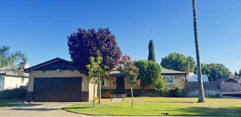 698 Donner Avenue W, Clovis, CA 93612