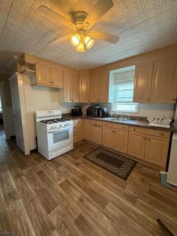 16 Rosalie St, Manville, NJ 08835