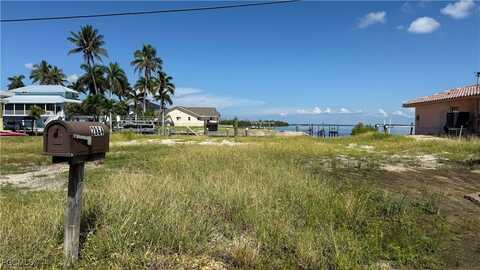2864 TRIGGERFISH Street, Matlacha, FL 33993