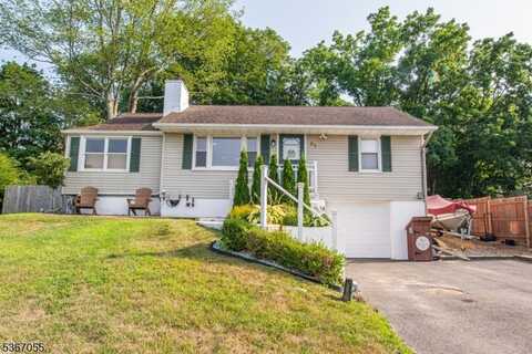 53 Lakeside Ave, Hardyston, NJ 07460