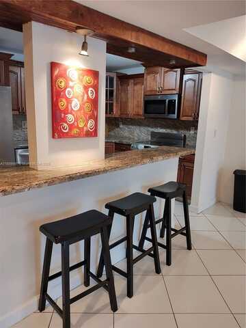 9735 NW 52nd St, Doral, FL 33178