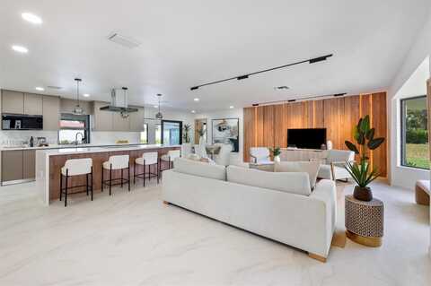 2415 NE 35th Dr, Fort Lauderdale, FL 33308