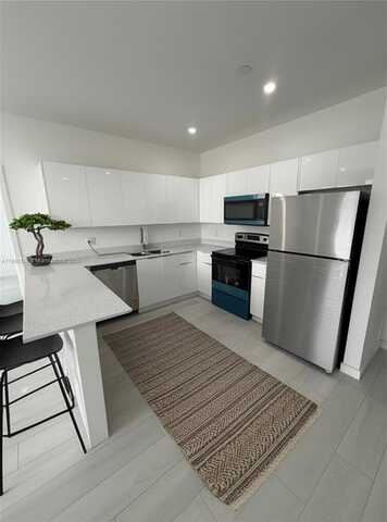 909 E 24th St, Hialeah, FL 33013