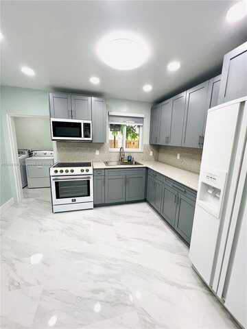 10370 SW 174th Ter, Miami, FL 33157