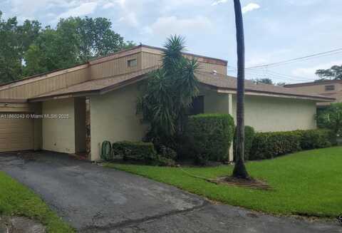 8091 Royal Palm Cir, Tamarac, FL 33321