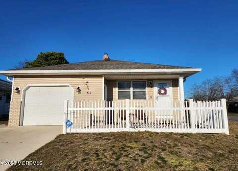 62 Castle Harbor Drive, Toms River, NJ 08757