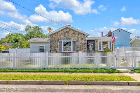 7 Locust Street, Lakehurst, NJ 08733