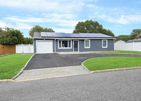 74 Glen Summer Road, Holbrook, NY 11741