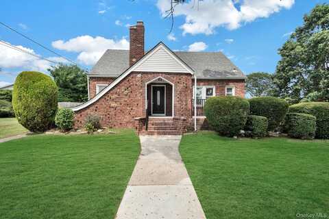 25 Walnut Avenue, Farmingdale, NY 11735