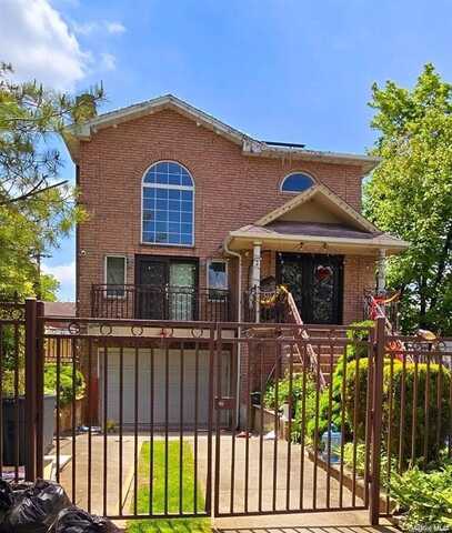 86-14 Sutro Street, New York, NY 11423