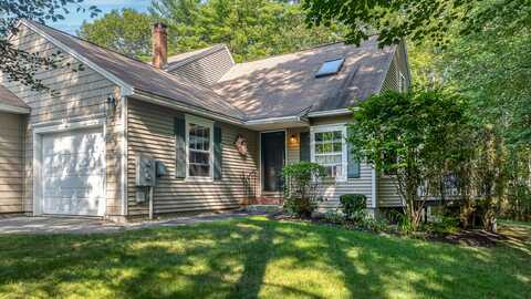 3 Kensington Drive, Kennebunk, ME 04043