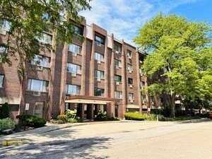 4624 N Commons Drive, Chicago, IL 60656