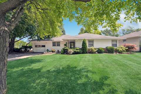 906 N Allen Avenue, McHenry, IL 60050