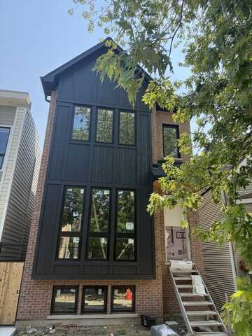 2031 W Hutchinson Street, Chicago, IL 60618