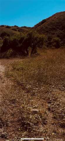 8 Bobs Gap Road, Llano, CA 93544