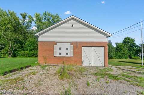 682 Kimberly Avenue, Brookfield, OH 44438