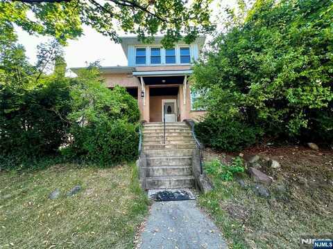 114 Cloverdale Avenue 2, Paramus, NJ 07652