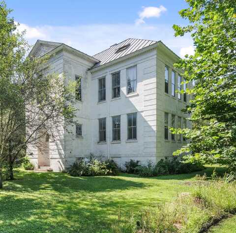 4 Signal Pine Road, Putney, VT 05346