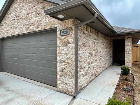 920 Coles Creek, Yukon, OK 73099
