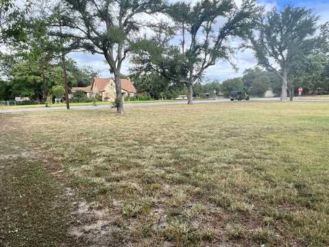 706 W College Avenue, Comanche, TX 76442
