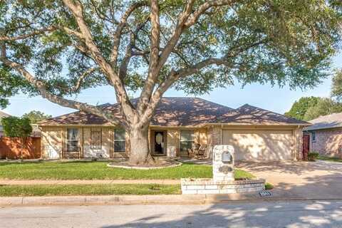2041 Parkridge Drive, Hurst, TX 76054