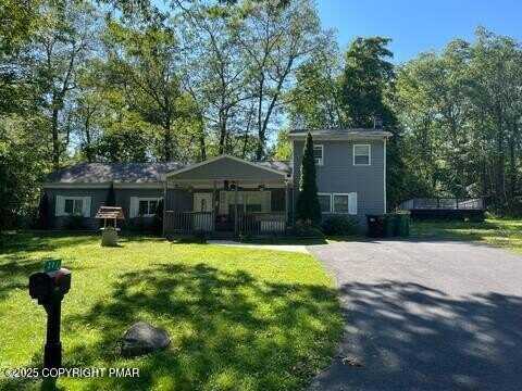 201 Blackberry Drive, Cresco, PA 18326