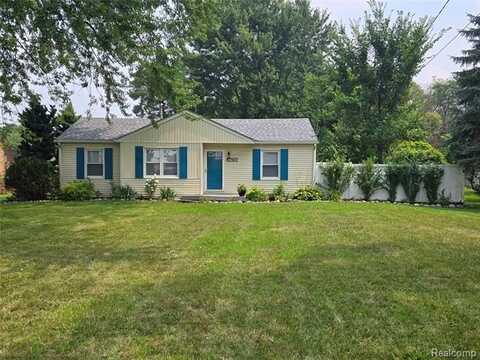 43982 North Avenue, Clinton Township, MI 48036