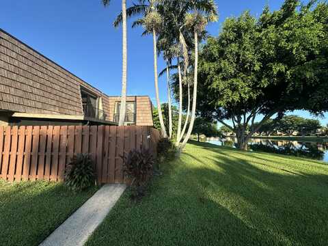 622 Springdale Circle, Palm Springs, FL 33461