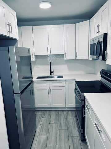 930 N 14 Court, Hollywood, FL 33020