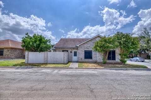 6 Leona Heights, Uvalde, TX 78801