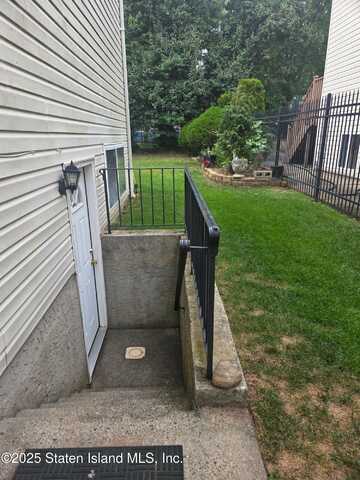 22 Lerer Lane, Staten Island, NY 10307