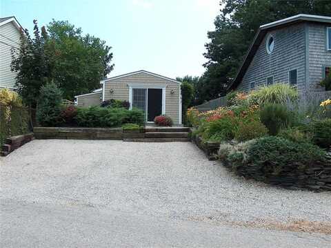 322 Riverside Street, Portsmouth, RI 02871