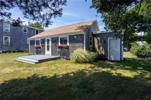 262 Riverside Street, Portsmouth, RI 02871