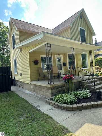 425 W Eleventh Street, Traverse City, MI 49684
