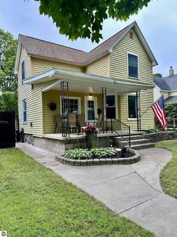 425 W Eleventh Street, Traverse City, MI 49684