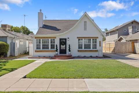741 E San Joaquin Avenue, Tulare, CA 93274