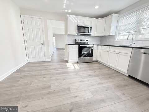 83 W LINCOLN HIGHWAY, LANGHORNE, PA 19047