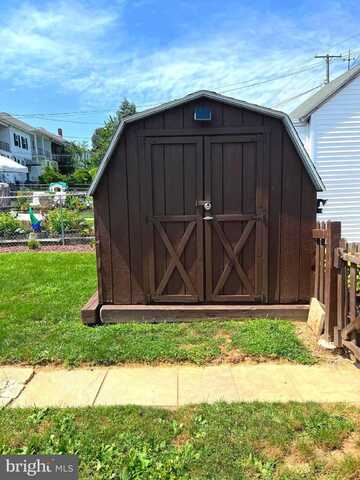 327 S MAIN STREET, RED LION, PA 17356