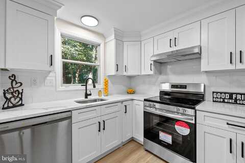 37 MASTERS CIRCLE, MARLTON, NJ 08053